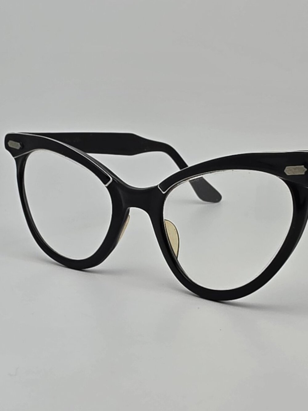 Vintage Gloss Black White Cat Eye Eyeglasses Frame USA 44-20-128